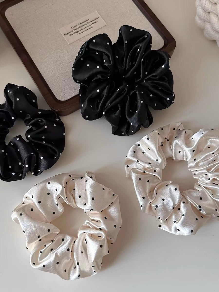 Elegant Polka Dot Pattern Scrunchies