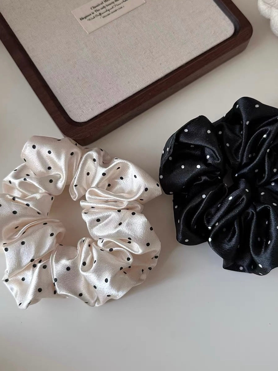 Elegant Polka Dot Pattern Scrunchies