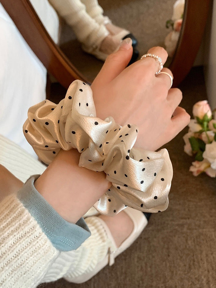 Elegant Polka Dot Pattern Scrunchies