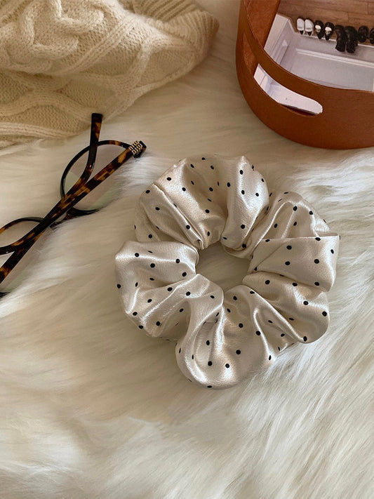 Elegant Polka Dot Pattern Scrunchies