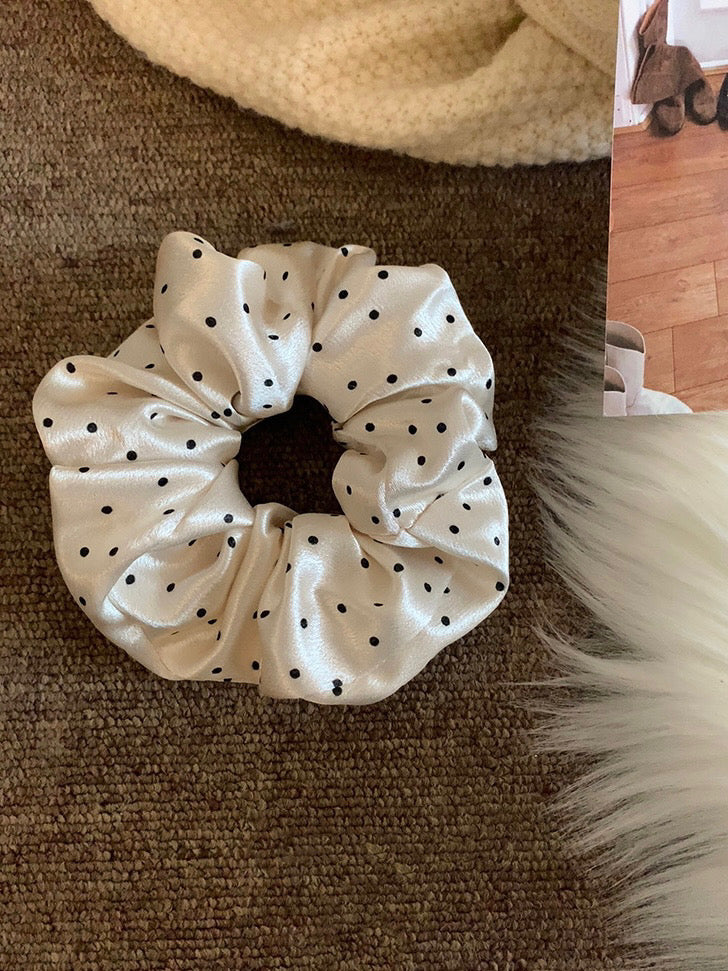 Elegant Polka Dot Pattern Scrunchies